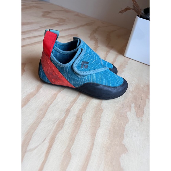 Black Diamond Other - Black Diamond Momentum Kids Climbing Shoes Blue Red Mismatched 3(left) 4(right)